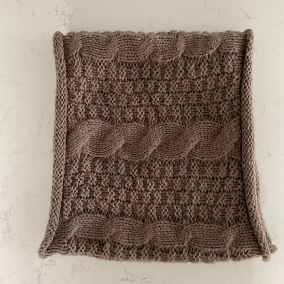 Tahari Cozy Neutral 100% Acrylic Cable Knit Infinity Scarf Taupe/Tan Sz OS - Picture 11 of 11